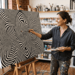 Op Art - Kyra Vertes erklärt die Kunst der optischen Täuschung auf der Leinwand